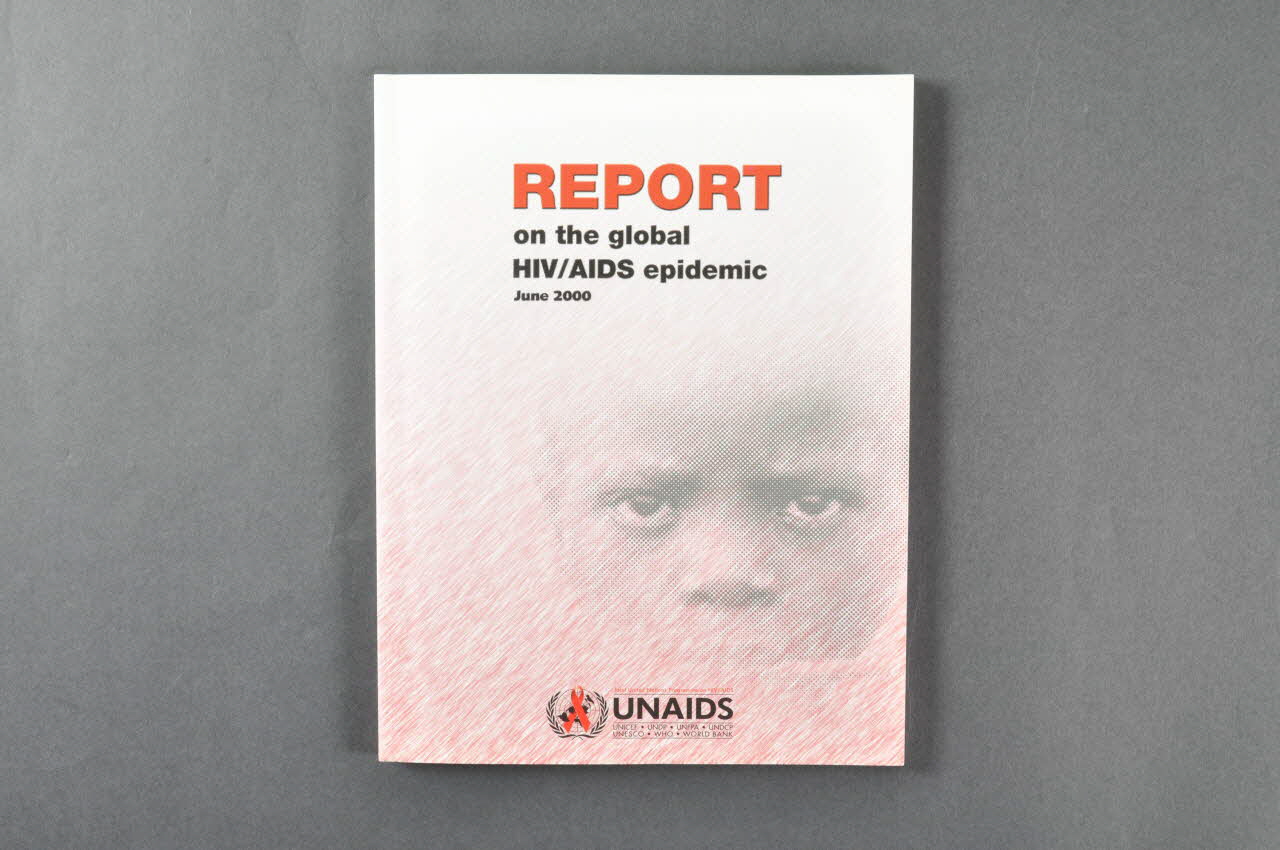 Onusida BROCHURE "Report on the global HIV/AIDS epidemic" (Rapport sur la pandémie de VIH/SIda) Lorraine, France 2000/6 2004.206.25 Photo Mucem