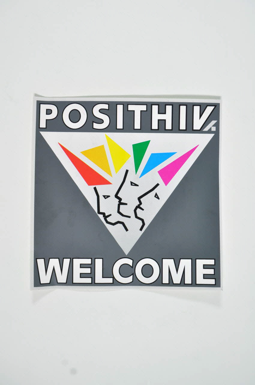autocollant "PositHiv Welcome (Bienvenue aux séropositifs) 2003.125.355 Photo Mucem