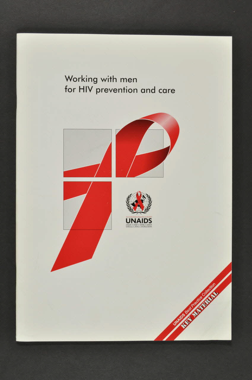 Onusida BROCHURE "Working with men for HIV prevention and care"  (Travailler avec des hommes pour la prévention du VIH et les soins) Lorraine, France 2001 2004.206.30 Photo Mucem