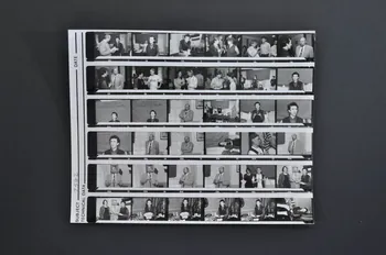 Planche de photos Planche de photos dans un colloque avec en fond "Gay and Lesbian Equality Network" 2005.182.24 Photo Mucem