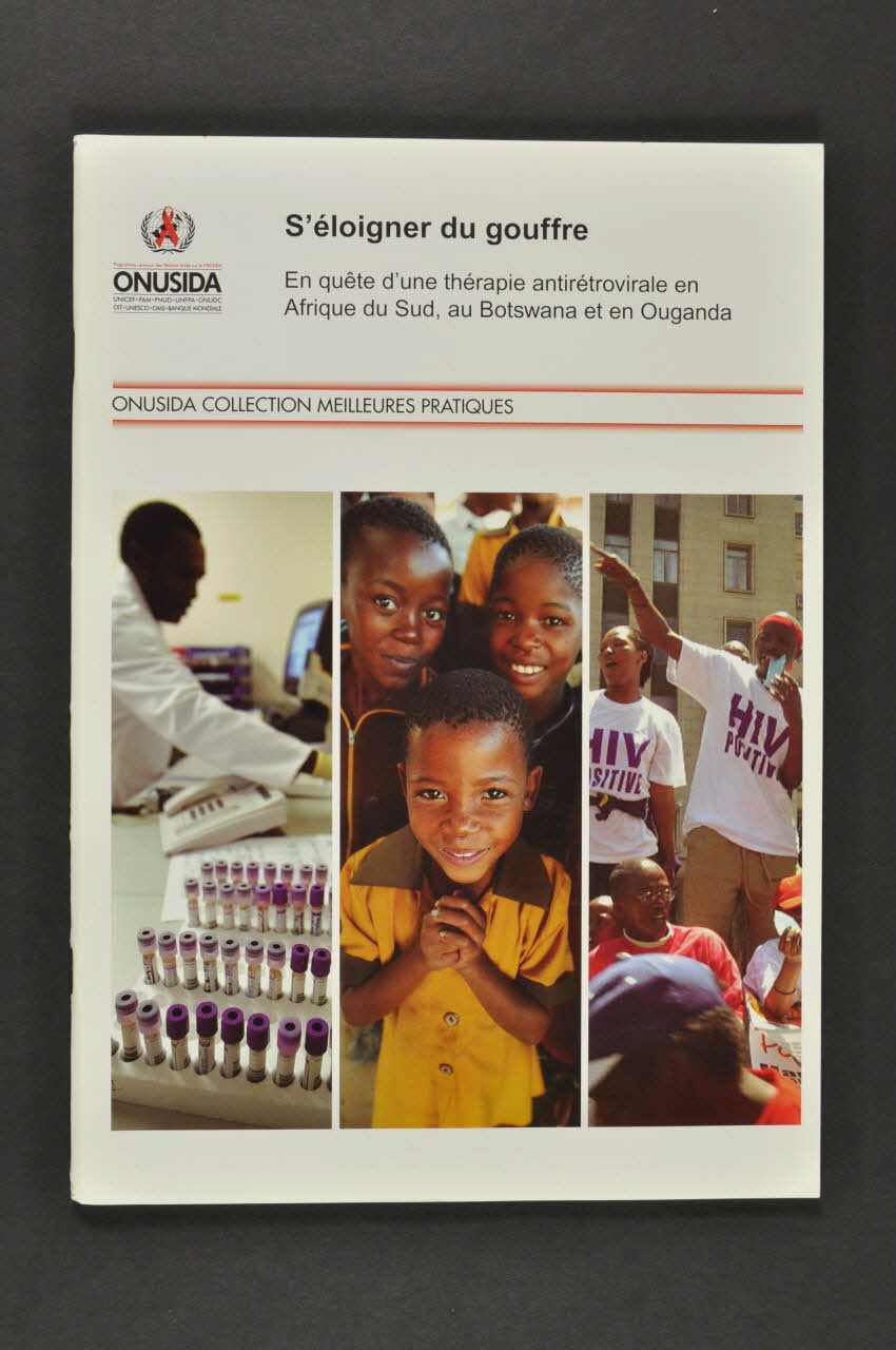 Onusida BROCHURE "S'éloigner du gouffre. En quête d'une thérapie antirétrovirale en Afrique du Sud, au Botswana et en Ouganda" Lorraine, France 2004 2004.206.43 Photo Mucem