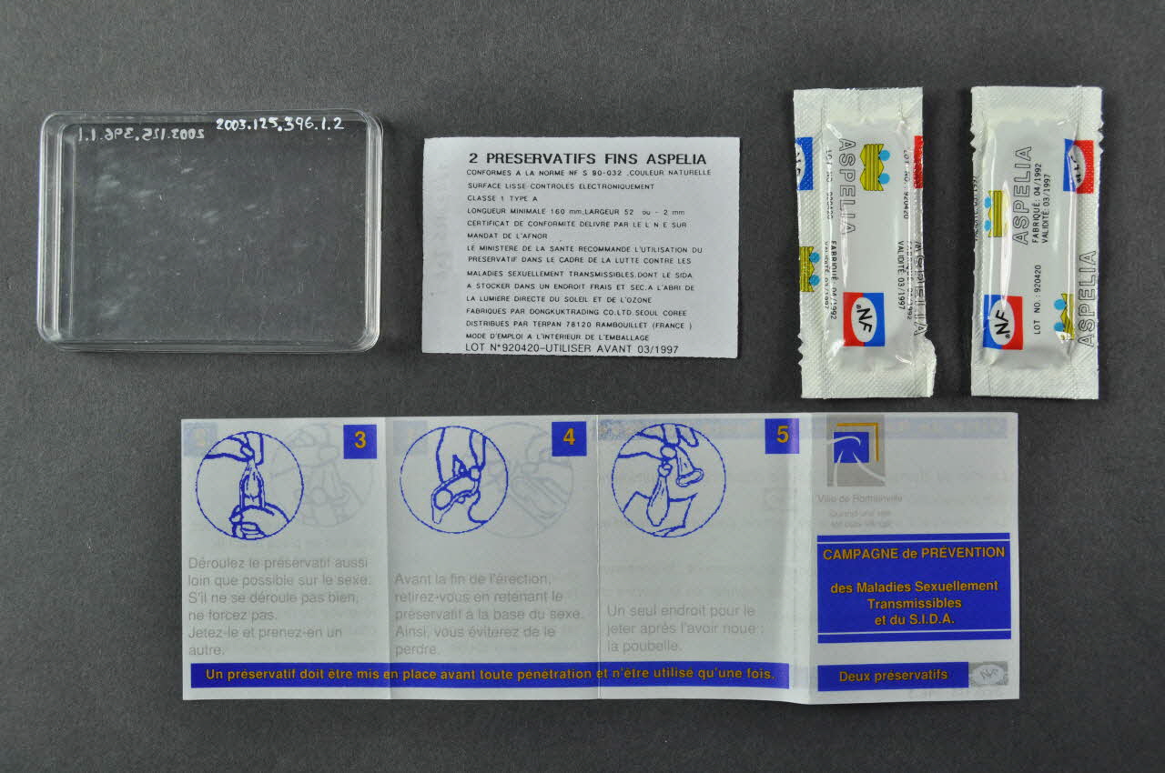 Préservatif "J'en ai toujours sur moi" Campagne de prévention des MST et du sida 2003.125.396.1-5 Photo Mucem
