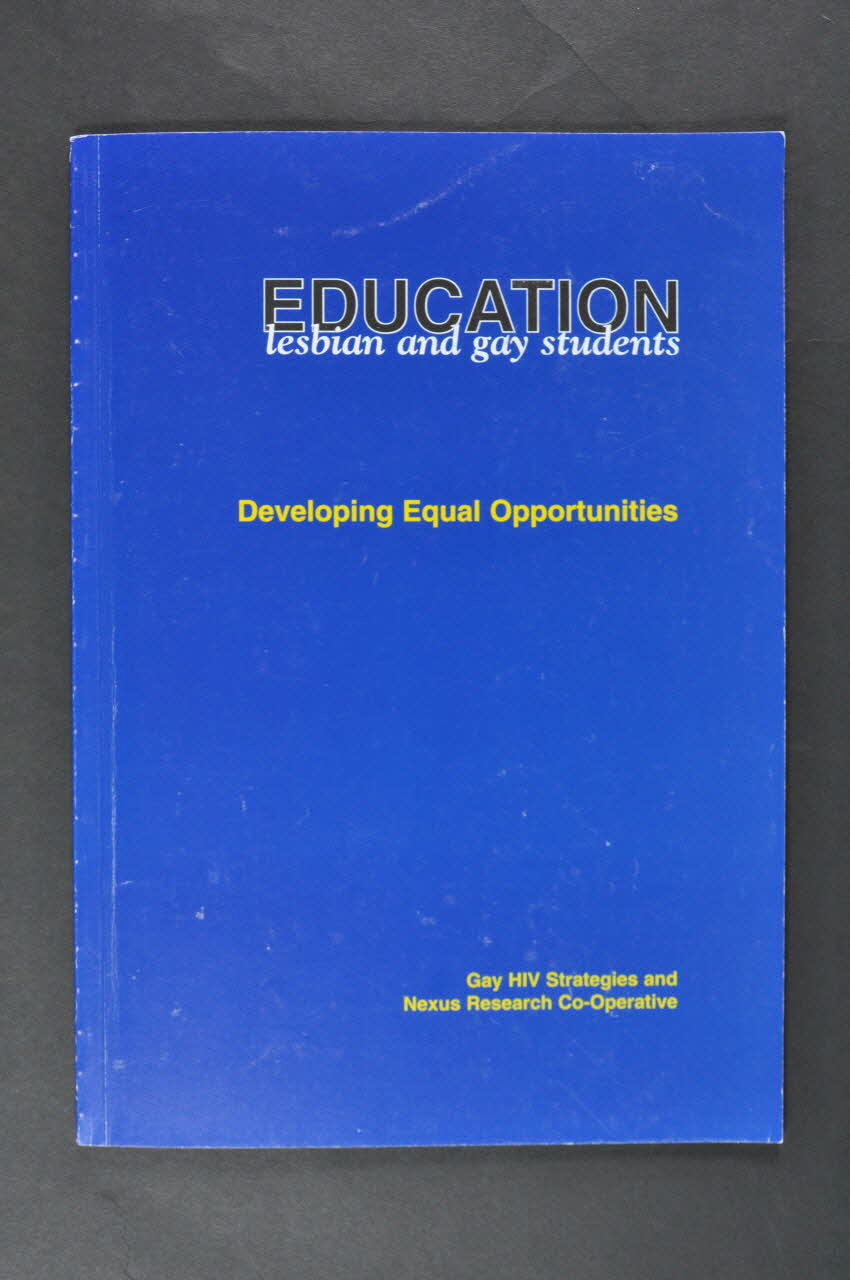Gay Hiv Strategies & Nexus Research BROCHURE "Education lesbian and gay students. Developing Equal Opportunities" (Education des étudiants gays et lesbiens. Développer l'égalité des chances) Irlande 1999 2005.182.60 Photo Mucem