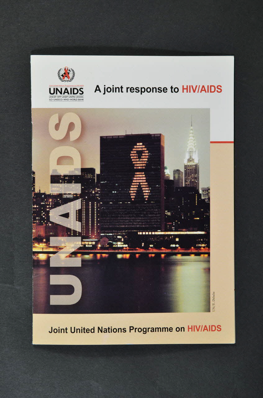 Onusida BROCHURE "A joint response to HIV/AIDS" Lorraine, France 2001/6 2004.206.77 Photo Mucem