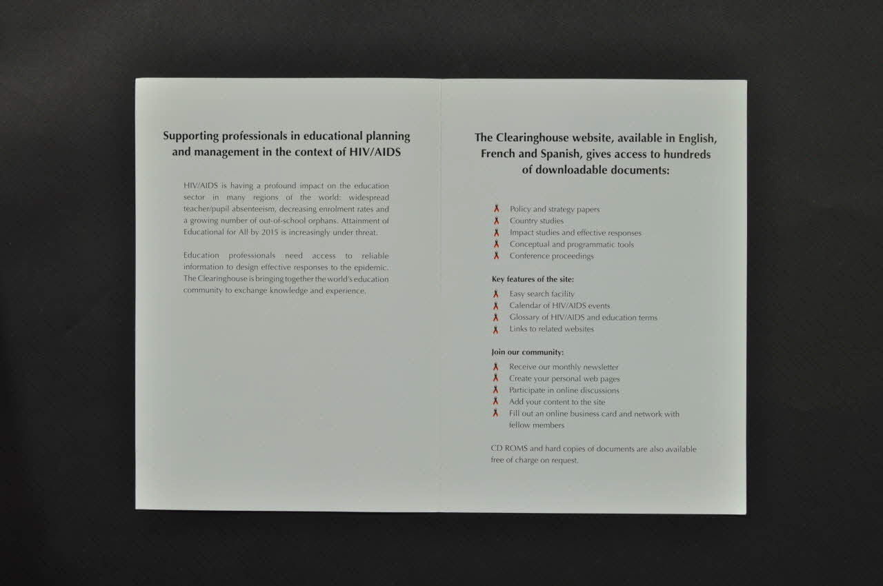 The Hiv/Aids Impact On Education Clearinghouse Dépliant "Information makes a difference" (L'information fait la différence) International 2004 2004.207.108 Photo Mucem