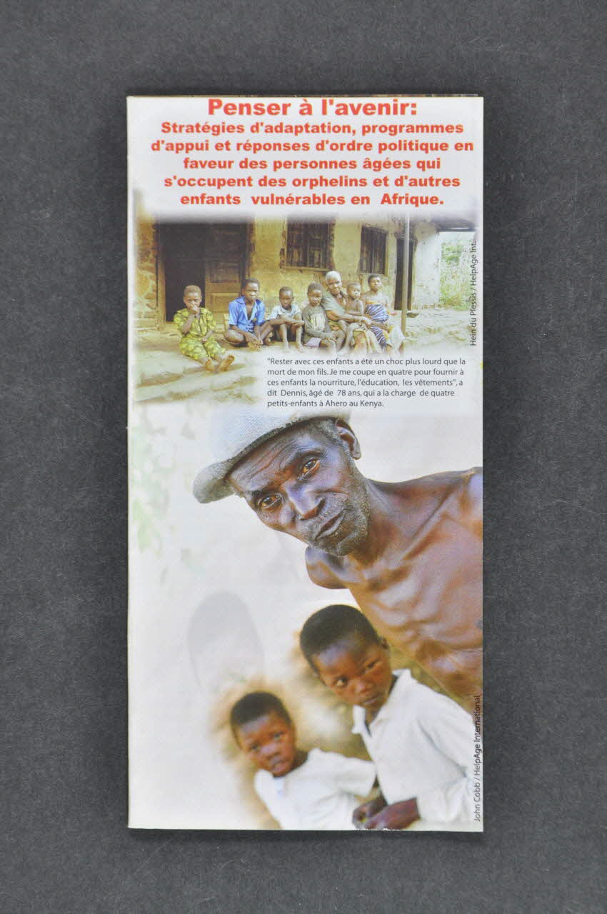 Help Age International Dépliant "Penser à l'avenir" International 2004 2004.207.114 Photo Mucem