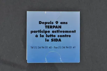 Terpan Etui de préservatif "Pour le Sida, pas de deuxième tour" France 1998 2003.125.498 Photo Mucem