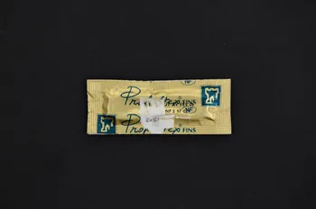 Prophyltex Etui de préservatif "Prophyltex Fins / Gratuit" France 1999 2003.125.508 Photo Mucem