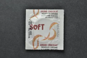 Ansell préservatif "Soft. Arôme Chocolat" France 2000 2003.125.512  Photo Mucem
