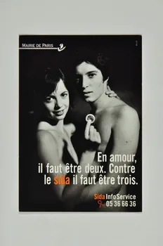 carte postale "En amour il faut être deux. Contre le sida il faut être trois" (garçon et fille) 2003.125.525 Photo Mucem
