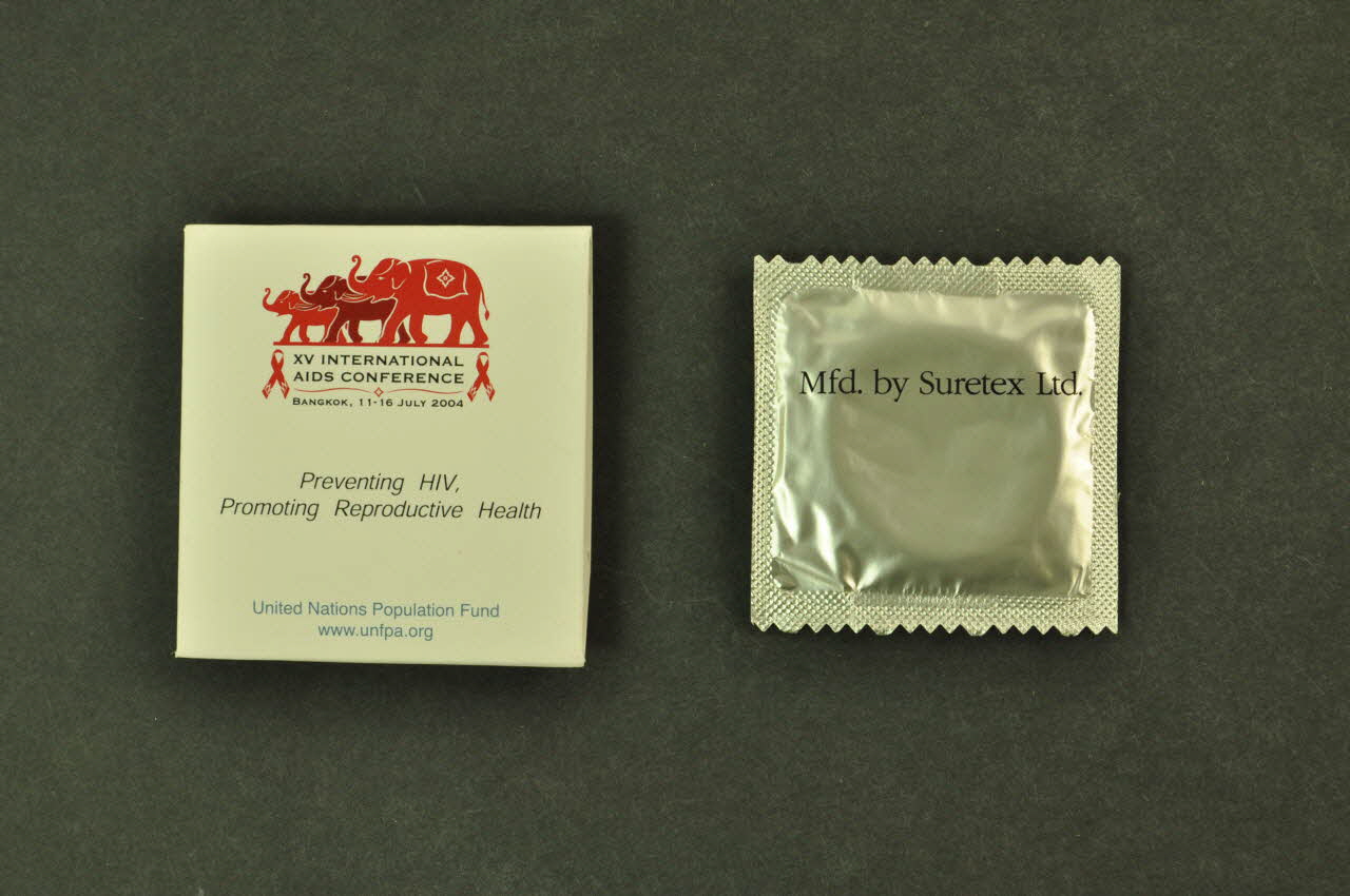 UNFPA Enveloppe de préservatif "XV International Aids Conference" International 2004 2004.207.145.1-2 Photo Mucem