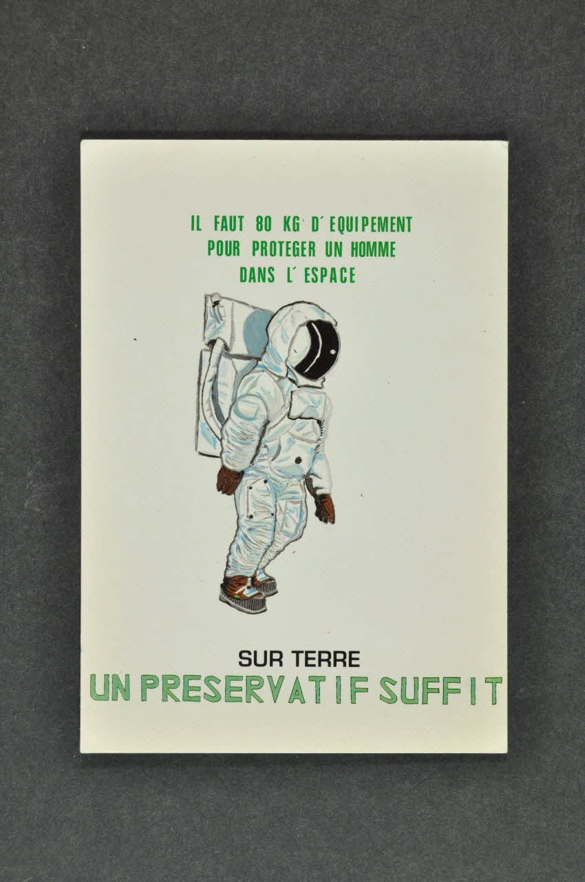 Service Inter Universitaire de Médecine Préventive carte postale "Il faut 80 kg d'équipement pour protéger un homme dans l'espace / Sur terre un préservatif suffit." France 1990 2003.125.550 Photo Mucem