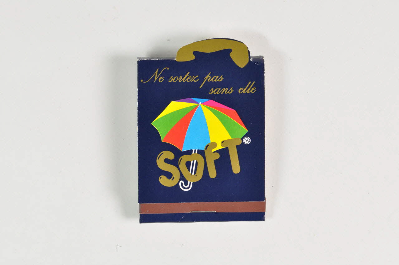 pochette "Ne sortez pas sans elle" 2003.125.560 Photo Mucem