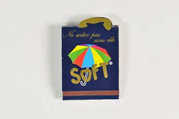 pochette "Ne sortez pas sans elle" 2003.125.560  Photo Mucem
