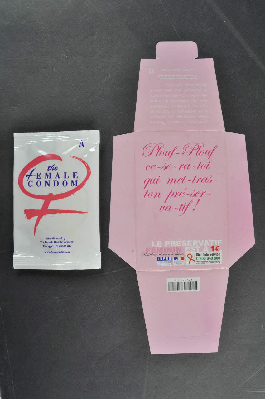 Sida Info Service - Ligne Azur Préservatif féminin "Plouf Plouf ce sera toi qui mettras ton préservatif ! " France 2004 2004.207.174.1-2 Photo Mucem