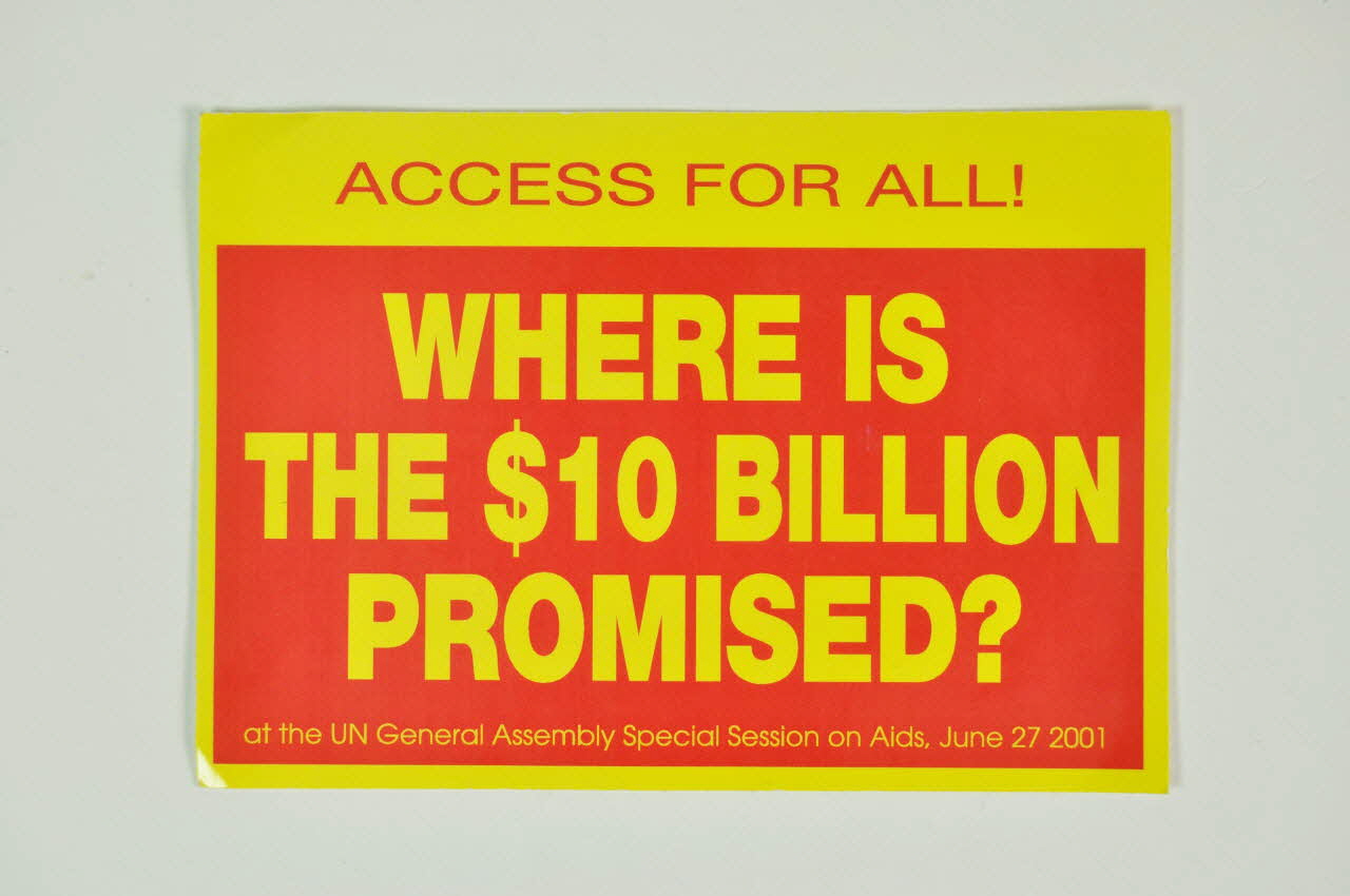 Act Up-Paris autocollant "Where is the + 10 Billions promised ?" (Où sont les 10 billions de dollars promis ?) International 2004 2004.207.18 Photo Mucem