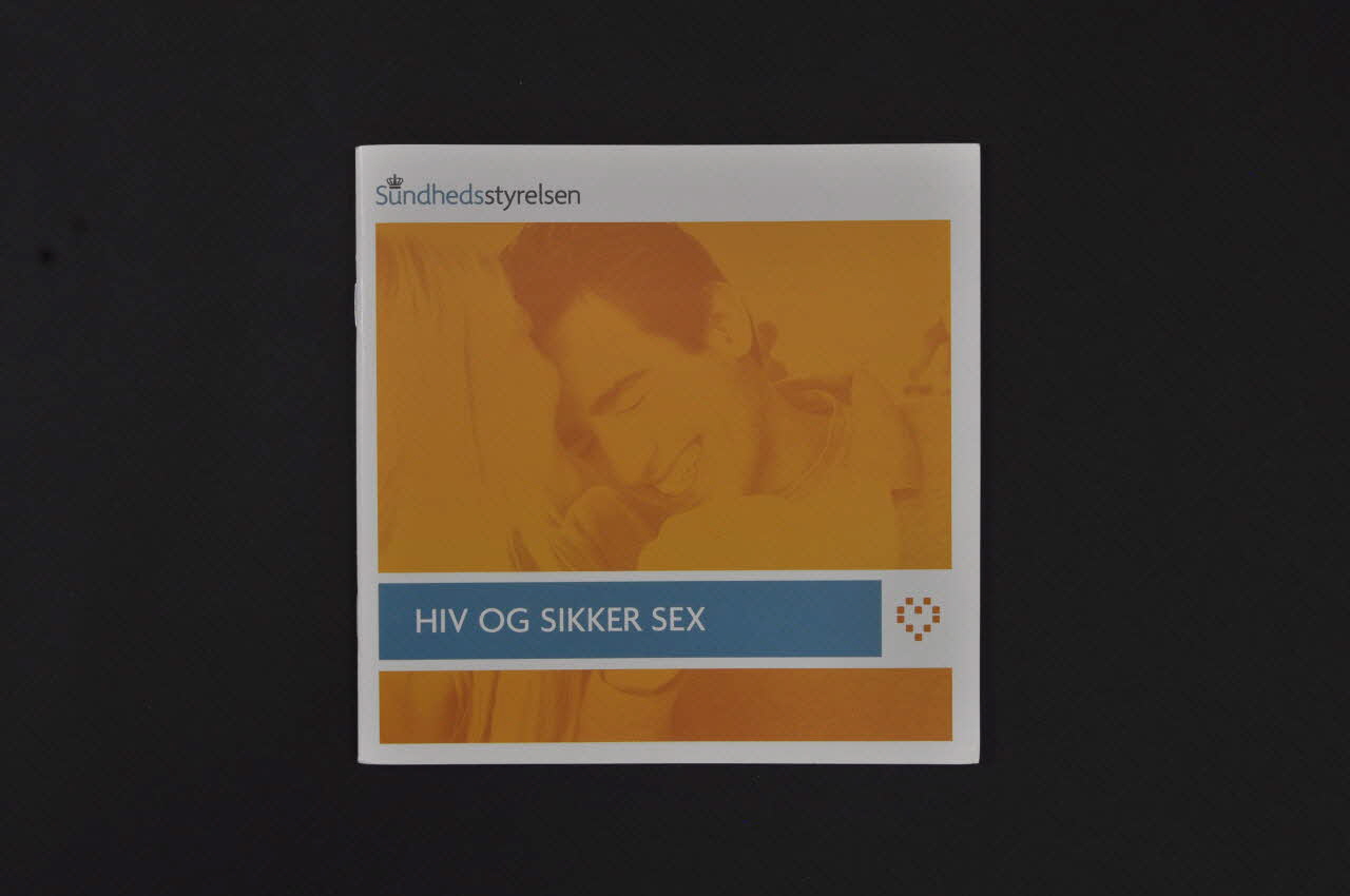 Sundhedsstyrelsen( National Board Of Health) BROCHURE "HIV Og Sikker Sex" (VIH et safer sex) Danemark 2004 2005.193.8  Photo Mucem