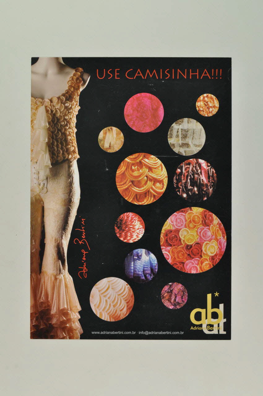 Adriana Bertini, Brésil affiche "Use Camisinha !" (Utilisez des préservatifs (petite chemise)) Brésil 2004 2005.197.1 Photo Mucem