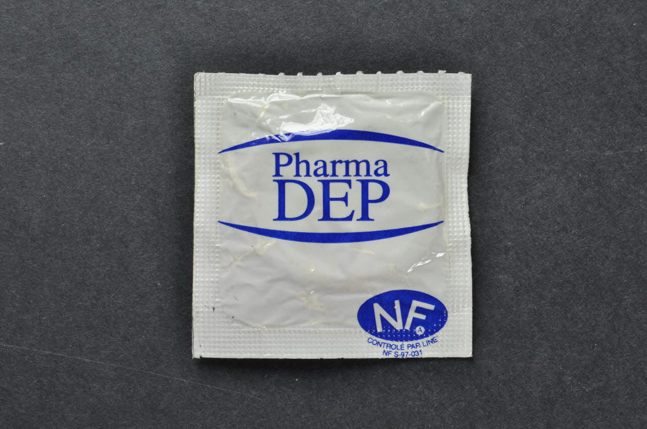 Pharma Dep Etui de préservatif "Pharma DEP" France 2000 2003.125.587 Photo Mucem