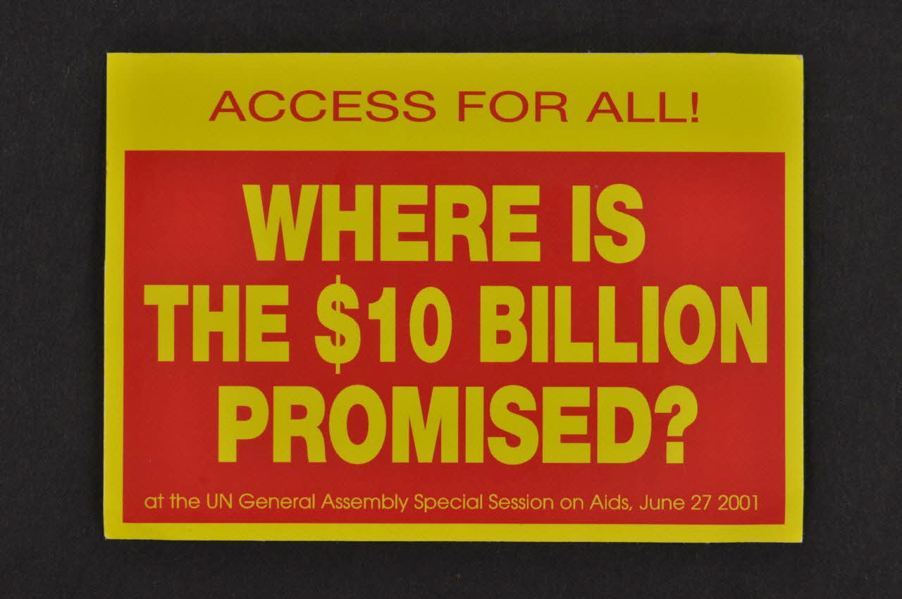 Access For All autocollant "Where is the + 10 Billions promised ?" (Où sont les 10 billions de dollars promis ?) International 2004 2004.207.19 Photo Mucem