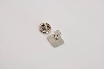 pin's Pin's  (losanges roses) 2003.125.595.1-2 Photo Mucem