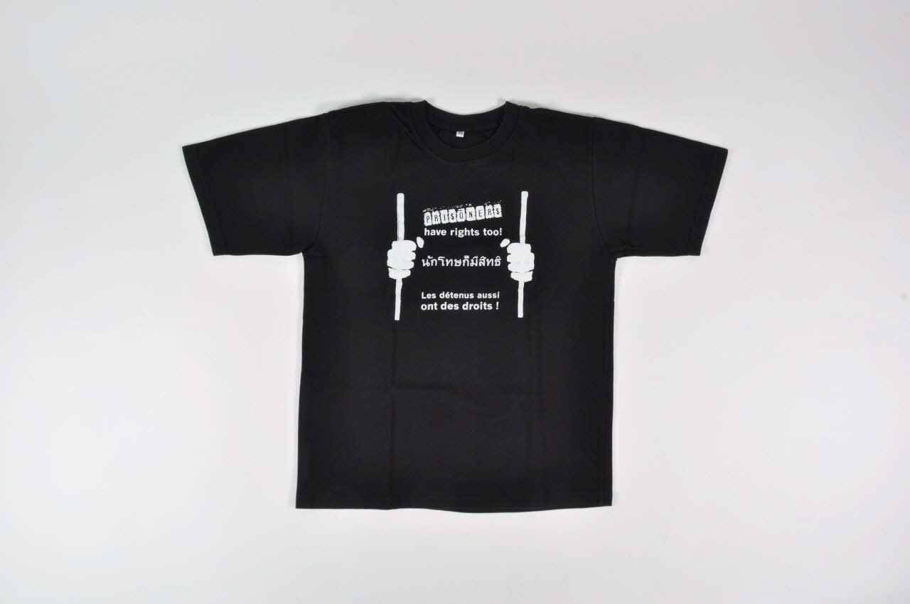 Canadian Hiv-Aids Legal Network tee-shirt tee-shirt "Prisoners have rights too" International 2004 2004.207.203 Photo Mucem