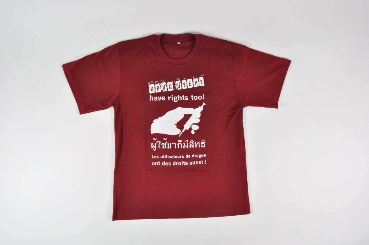 Réseau Juridique Canadien Vih-Sida tee-shirt "Les utilisateurs de drogue ont des droits aussi !" International 2004 2004.207.204 Photo Mucem