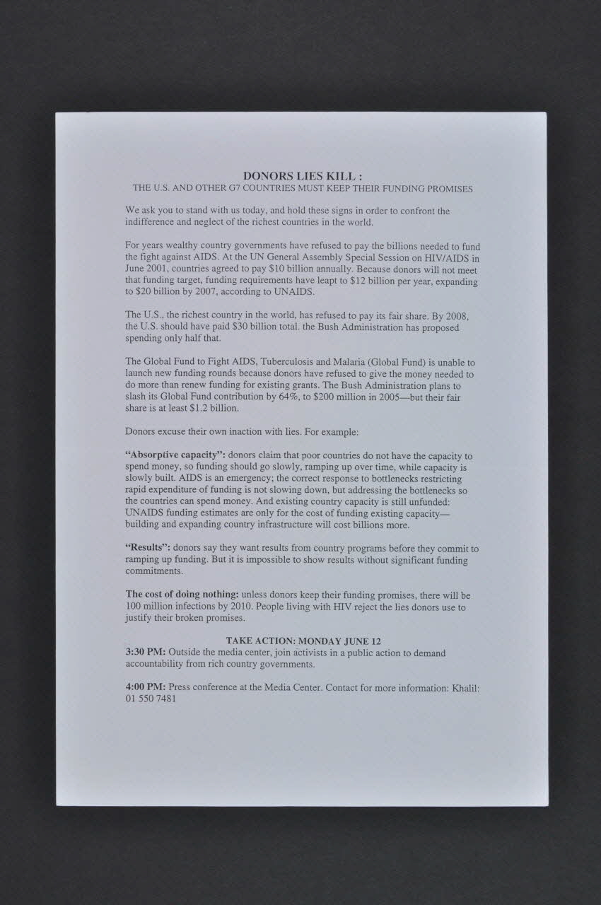 tract "Donors lies kill. The U.S and other G7 countries must keep their funding promises" (Les mensonges des donateurs tuent. Les USA et les autres pays membres du G7 doivent tenir leurs promesses de financement) International 2004/7 2004.207.220 Photo Mucem