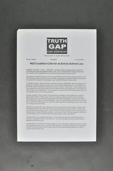 Truth Gap tract "NGO coalition calls for an end to activist lies" (Une ONG appelle à la fin des mensonges des activistes) International 2004/7 2004.207.235 Photo Mucem