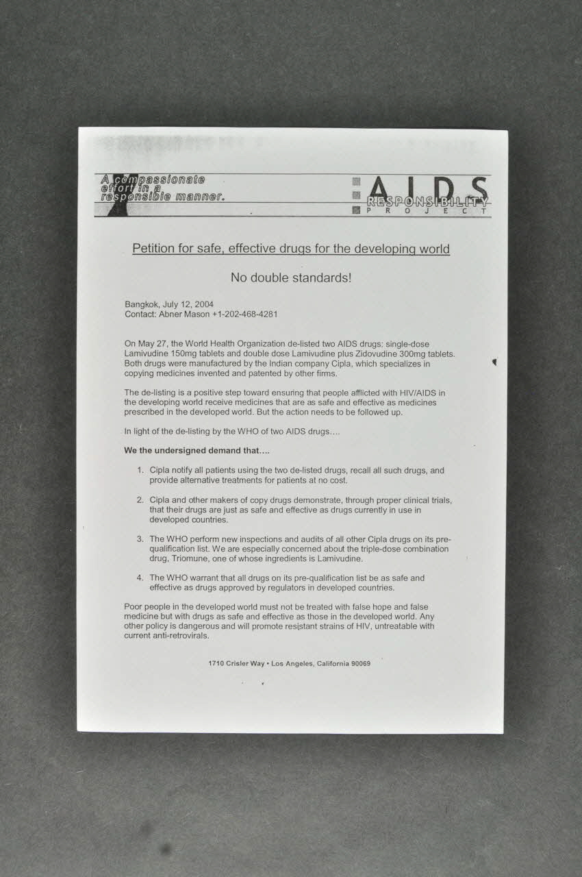 tract "Petition for safe, effective drugs for the developing world" (Pétition pour des médicaments sûrs et efficaces pour les pays en voie de développement) International 2004/7 2004.207.238 Photo Mucem