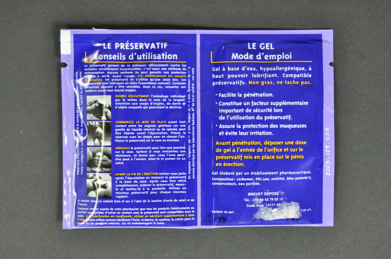 Comité Français d'Education pour La Santé (CFES) Etui de préservatif et gel France 1999 2003.125.638 Photo Mucem