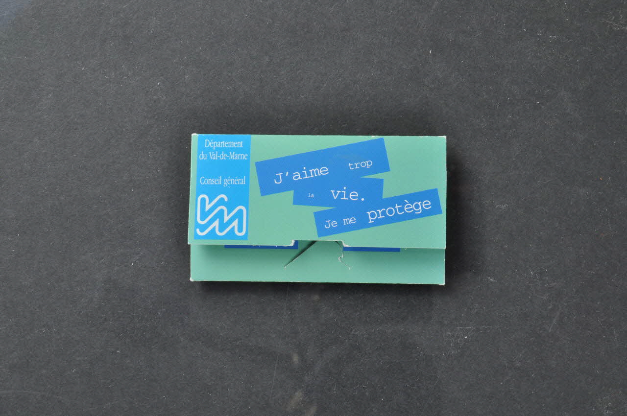 Département du Val De Marne / Conseil Général Préservatif "J'aime la vie. Je me protège" France 2002/7 2003.125.649.1-2 Photo Mucem