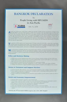 Asia Pacific Plwha Resource Center, Apn+ affiche "Bangkok declaration by people living with HIV/AIDS in Asia Pacific" (La déclaration de Bangkok des personnes vivant avec le VIH/Sida dans la région de l'Asie et du Pacifique) International 2004/7 2004.207.3  Photo Mucem