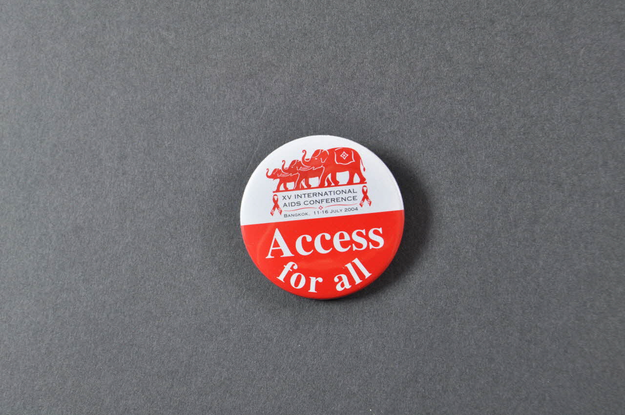 Xv° Conférence Internationale badge Access for all (Accès pour tous) International 2004 2004.207.31 Photo Mucem