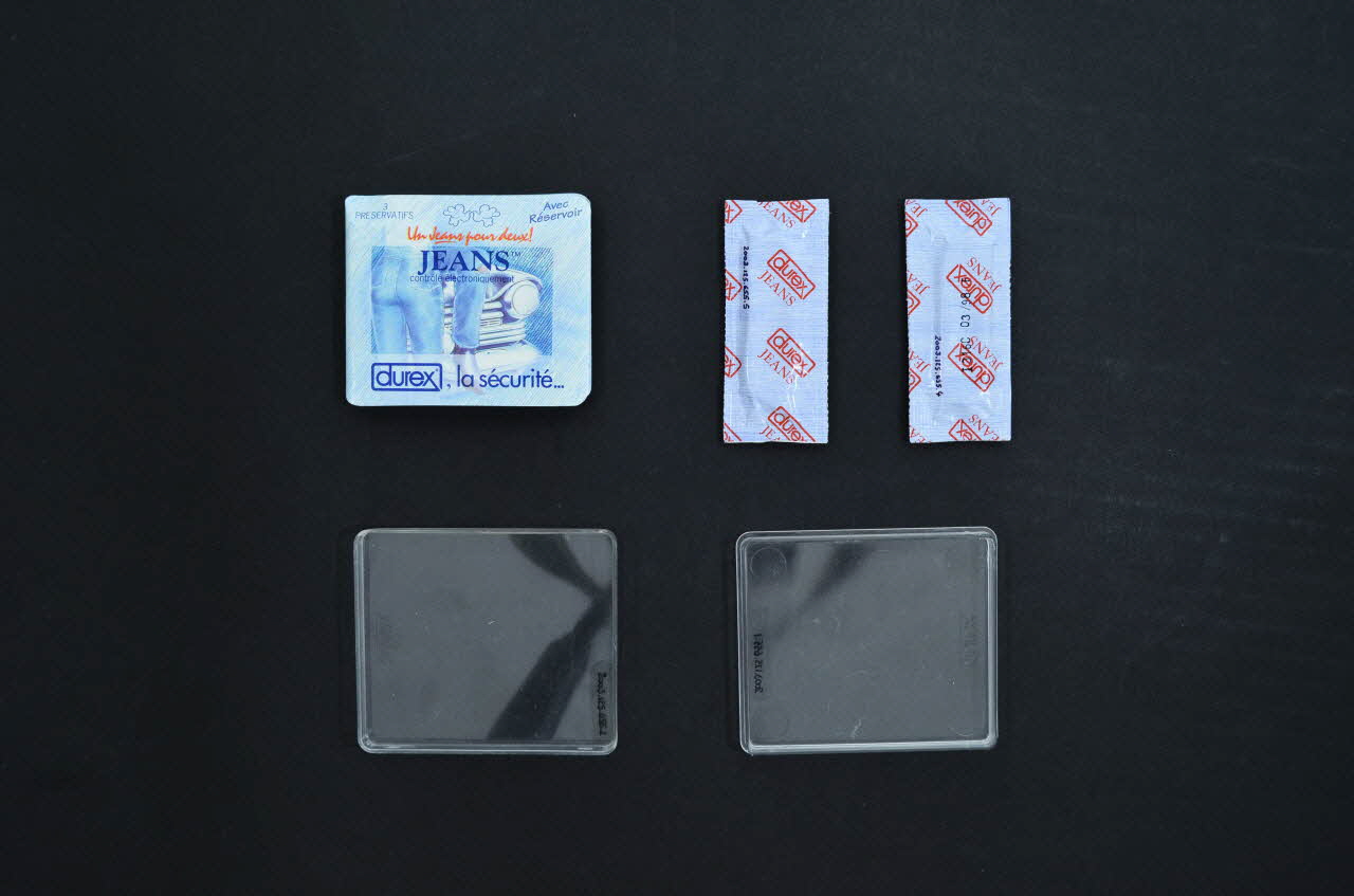 Durex Emballage de préservatif 3 préservatifs  "Un Jeans pour deux ! Jeans" France 1998/3 2003.125.655.1-5 Photo Mucem