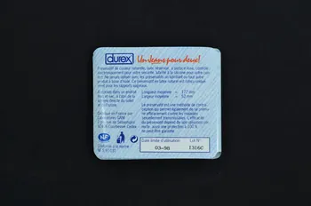 Durex Emballage de préservatif 3 préservatifs  "Un Jeans pour deux ! Jeans" France 1998/3 2003.125.655.1-5 Photo Mucem