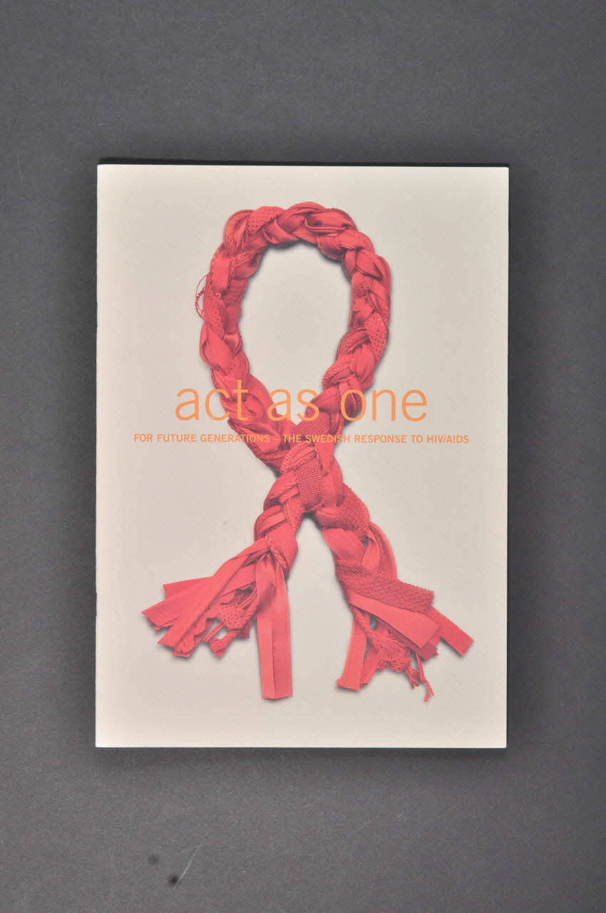 Swedish International Development Cooperation BROCHURE "Act as one. For future generations. The swedish response to HIV/AIDS" (Agir uni. Pour les générations futures. La réponse suédoise au VIH/sida) International 2004 2004.207.41 Photo Mucem