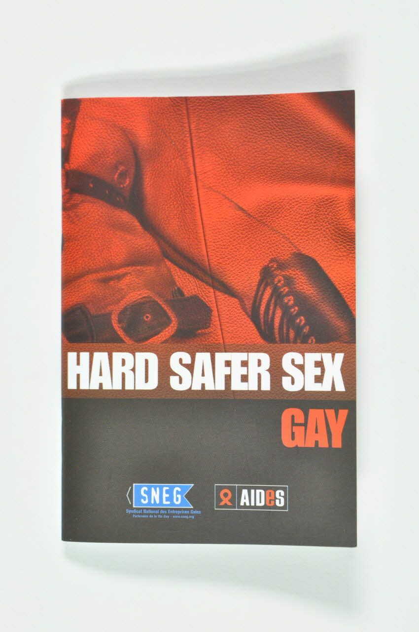 Sneg, Aides BROCHURE "Hard safer sex gay" (Sexe à moindre risque "hard" et gay) Île-de-France, France 2004 2004.207.48 Photo Mucem