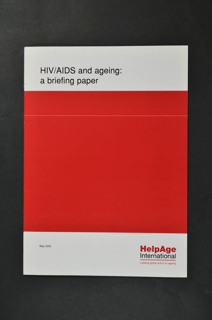 Help Age International BROCHURE "HIV/AIDS and ageing : a briefing paper" (VIH/sida et vieillissement : un résumé) International 2003 2004.207.49 Photo Mucem