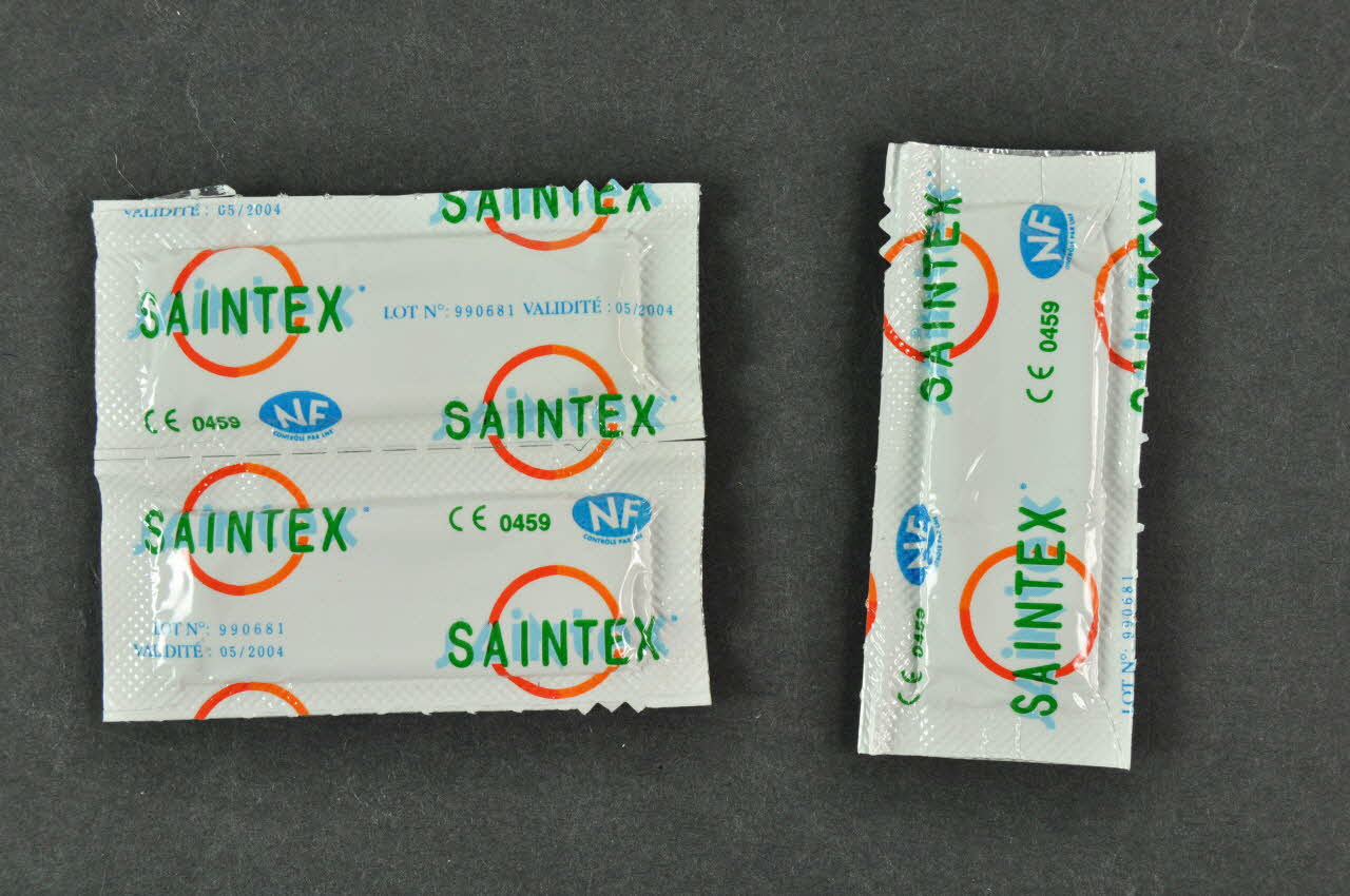 Estipharm, Saintex Etui de préservatif Saintex (3 attachés) France 2004 2003.125.682.1-2 Photo Mucem