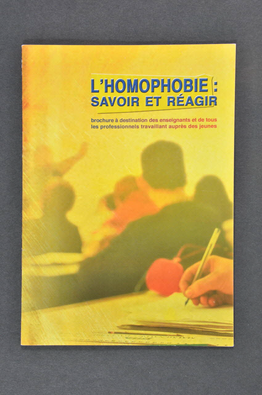 Sida Info Droit BROCHURE "L'homophobie : savoir et réagir" France 2004 2004.207.51 Photo Mucem