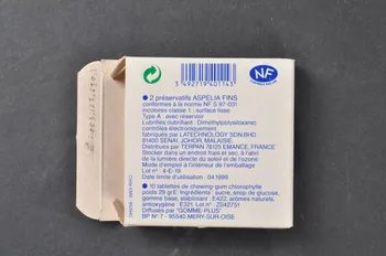 Gomme Plus Emballage de préservatif Emballage de 2 préservatifs  et 10 tablettes de Chewing-gum "Gomme Plus " France 1999 2003.125.690.1 Photo Mucem
