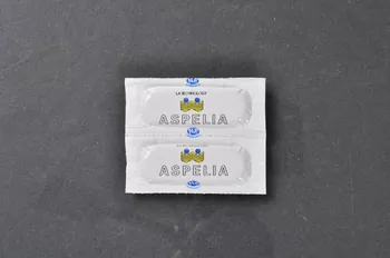 Gomme Plus Préservatif Emballage de 2 préservatifs  et 10 tablettes de Chewing-gum "Gomme Plus " France 1999 2003.125.690.2 Photo Mucem