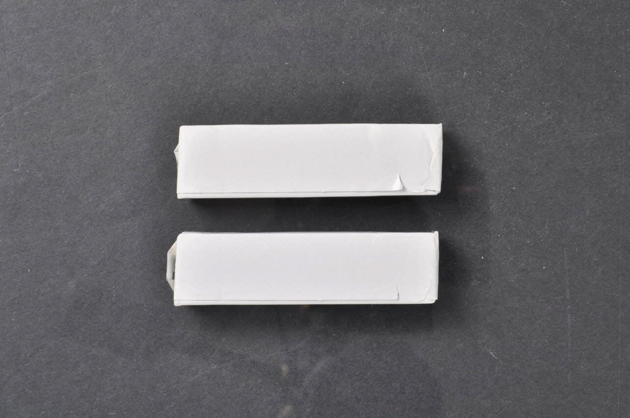 Gomme Plus gomme Emballage de 2 préservatifs  et 10 tablettes de Chewing-gum "Gomme Plus " France 1999 2003.125.690.3.1-2 Photo Mucem