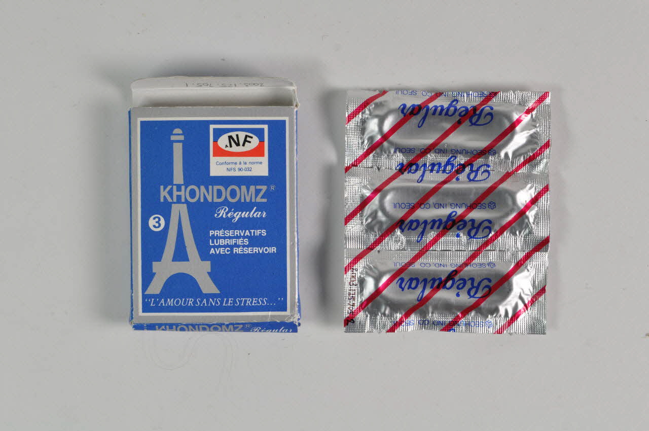 Khondomz Préservatif "3 Khondomz Regular. L'amour sans le stress" France 1997 2003.125.705.1-2 Photo Mucem