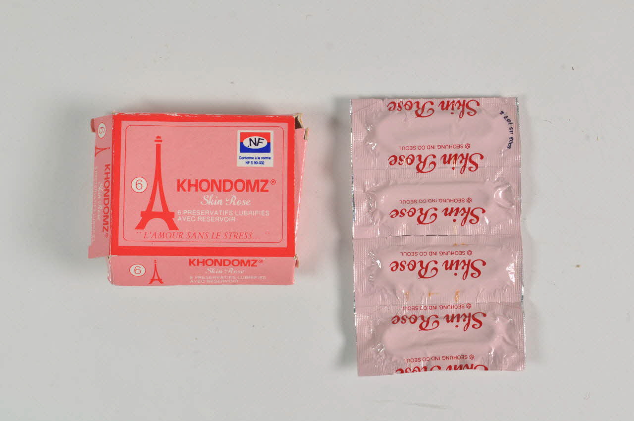Khondomz Préservatif " Khondomz Skin Rose. L'amour sans le stress" France 1997 2003.125.707.1-2 Photo Mucem