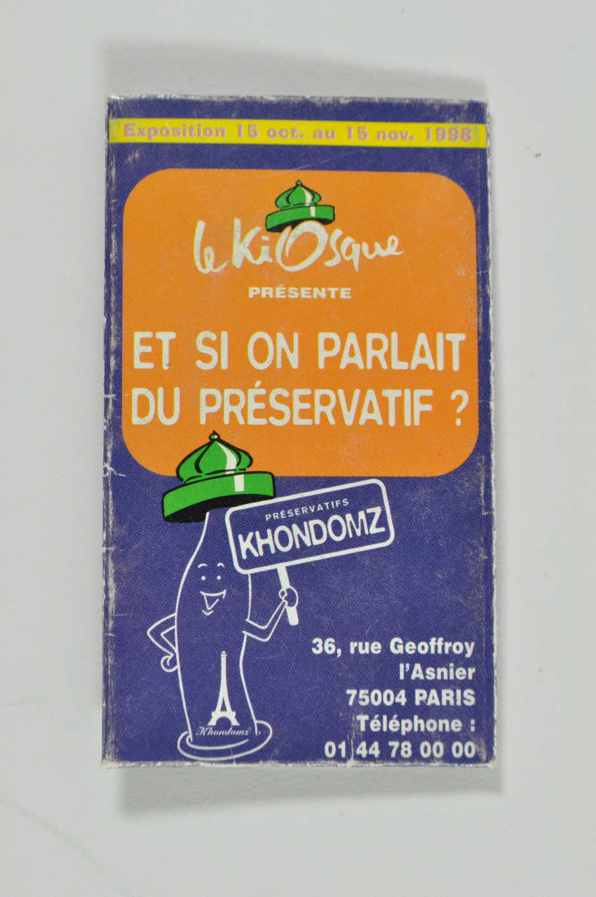 Le Kiosque, Khondomz Etui de préservatif " Le kiosque présente : Et si on parlait du préservatif?" (sans préservatif) France 1998/10 2003.125.717 Photo Mucem