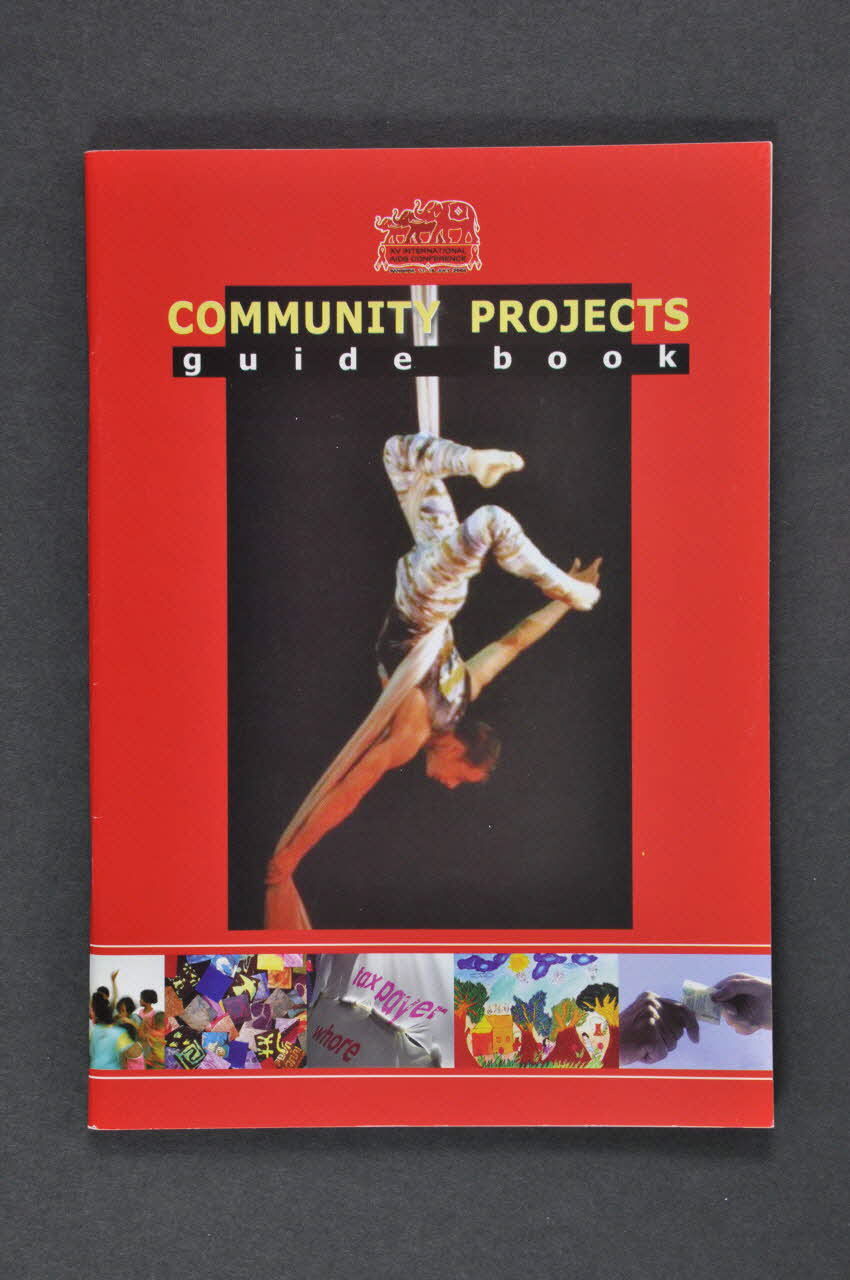 XVe International Aids Conference BROCHURE Community projects guide book (Guide des projets communautaires) International 2004 2004.207.70 Photo Mucem