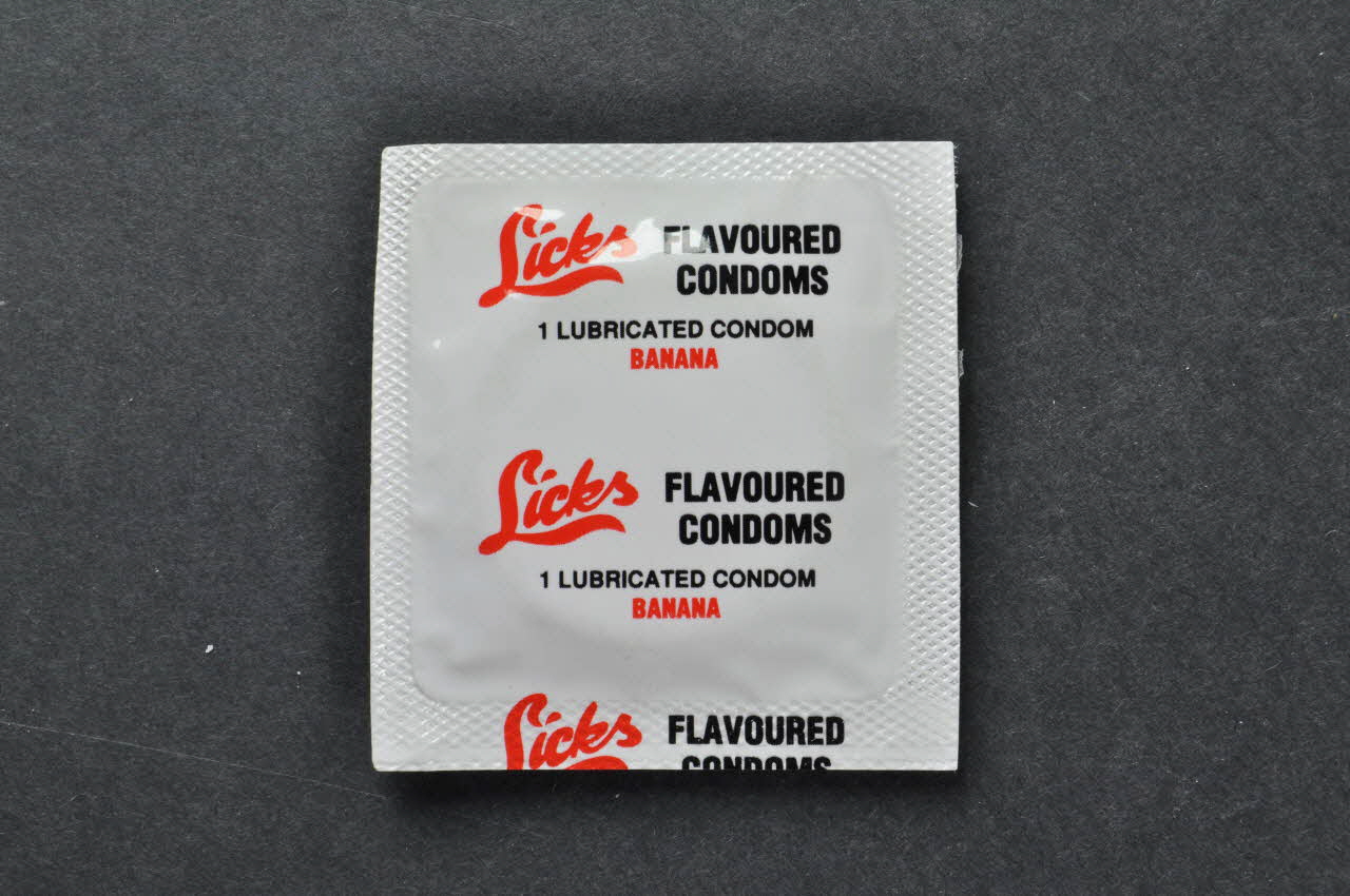 Préservatif "Licks Flavoured Condoms. Banana" (Préservatifs parfumés : Banane) 2003.125.719 Photo Mucem