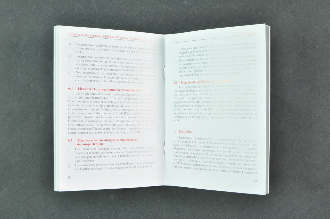 Bit BROCHURE Recueil de directives pratiques du BIT sur le VIH / Sida et le monde du travail International 2004 2004.207.73 Photo Mucem